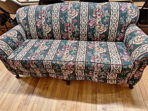 Loveseat (1 of 4)