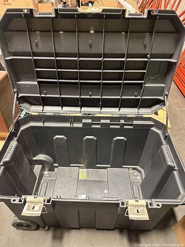 Lot #239 (1 of 8)