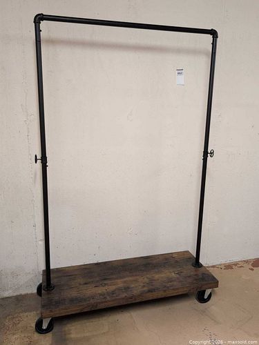 Clothing Rack B (1 of 10)
