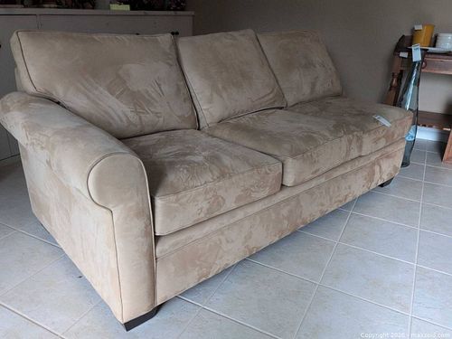 Sofa D (1 of 10)