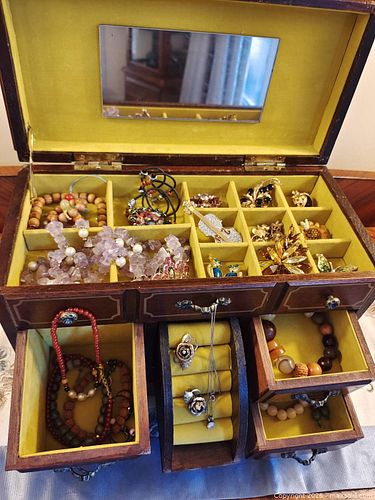 Vintage Victorian-Style Wood Jewelry Box with Mirror (1 of 8)