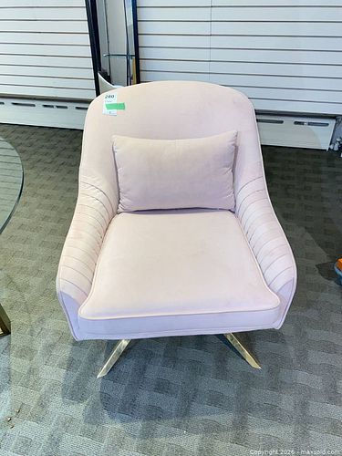 Lot #280 (1 of 8)