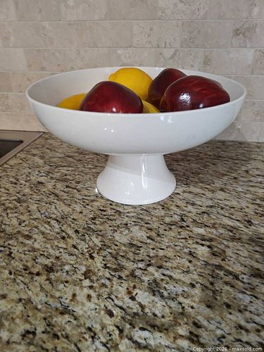 Decorative fruit bowl (1 of 5)