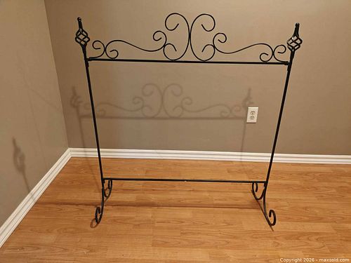 Metal stocking hanger (1 of 3)