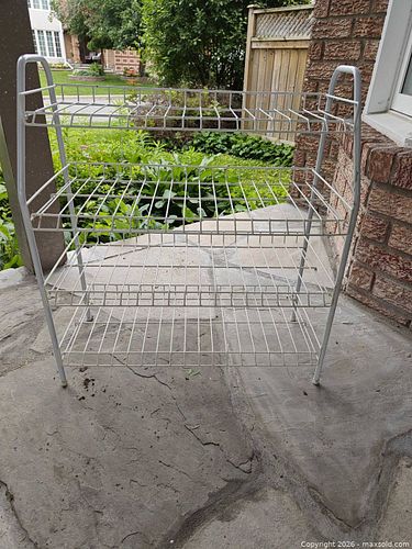 Shoe rack (1 of 6)