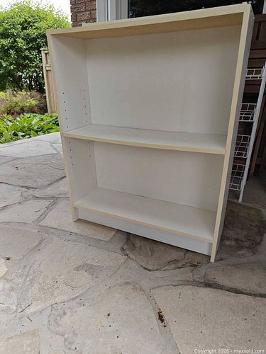 Small white book shelf (1 of 4)