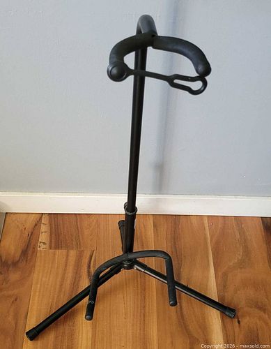 Guitar stand (1 of 2)