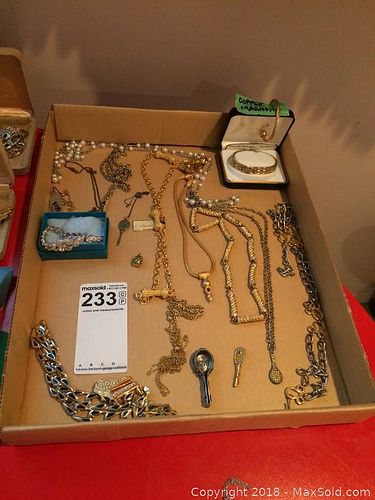 Lot #0233 (1 of 10)