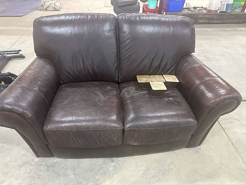 Brown Leather Traditional Loveseat, 2-Seater (1 of 5)