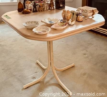 Small Kitchen Table  (1 of 3)