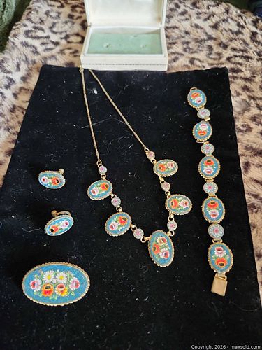 Lot #21 (1 of 8)