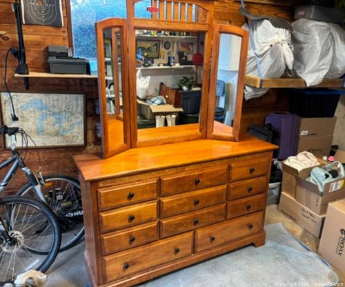 Beautiful country-core wooden dresser (1 of 3)