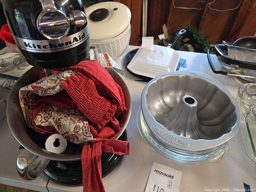 KitchenAid Professional 6000 Tilt-Head Stand Mixer, ~4.5 qt with Accessories (1 of 6)