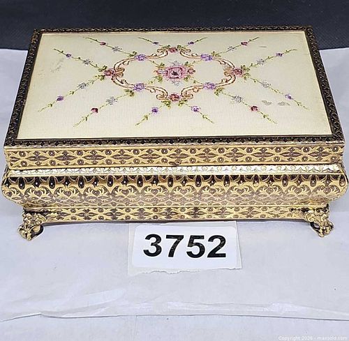Lot #3752 (1 of 12)
