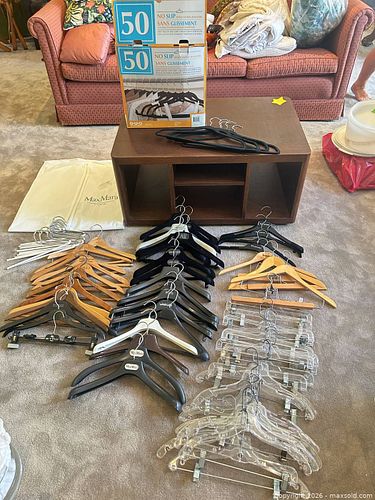 Mixed Clothing Hangers Assortment (40–60 pcs) (1 of 5)
