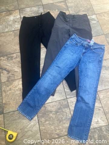 3 pairs of womens pants/jeans (1 of 5)