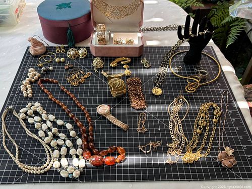 Mable’s Sunday’s Best Jewelry  (1 of 18)