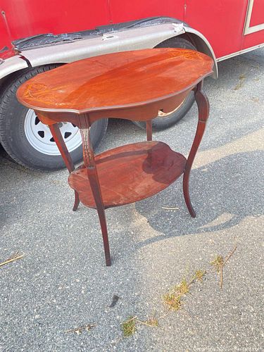 Victorian-Style Mahogany Cherry Finish Side/End Accent Table (1 of 5)