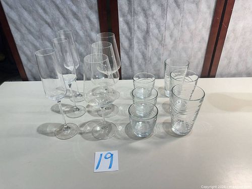 12 Piece Clear Glassware Set — Flutes, Wine & Tumblers (1 of 7)