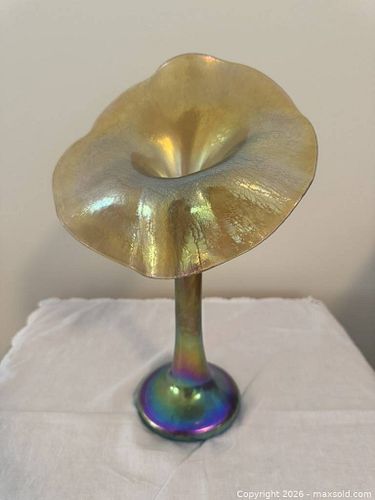 Iridescent Jack‑in‑the‑Pulpit Art Glass Vase – Lundberg Studios (1 of 3)