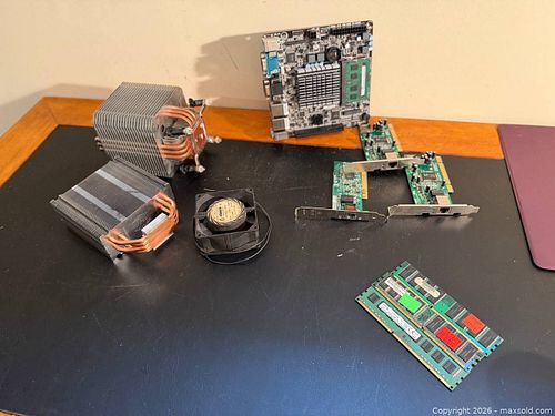 Computer parts lot — Mini-ITX motherboard, RAM, heatsinks (1 of 14)