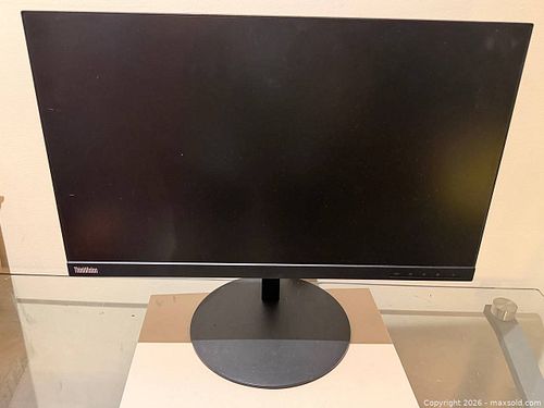 Lenovo ThinkVision T24i-10 23.8" Full HD Monitor (1 of 8)