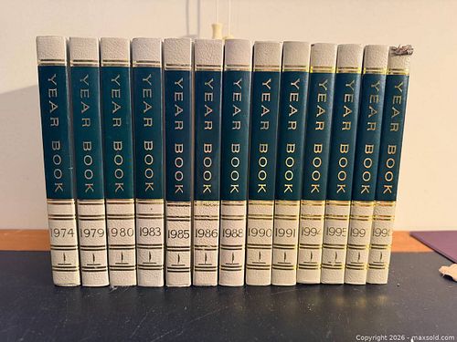 World Book Yearbooks Hardcover/Leatherette 1974–1998 (11–20 pcs) (1 of 3)