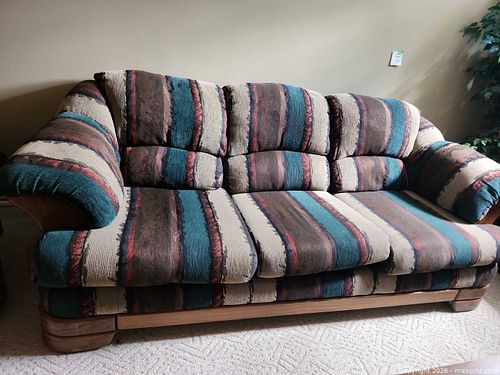 Sofa. D (1 of 6)