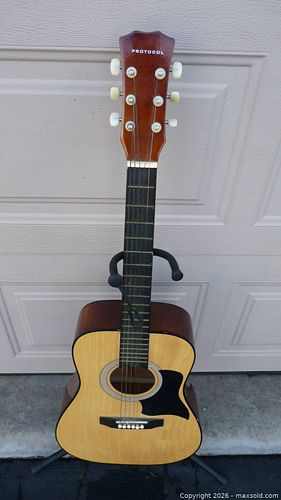 Acoustic Guitar (1 of 6)