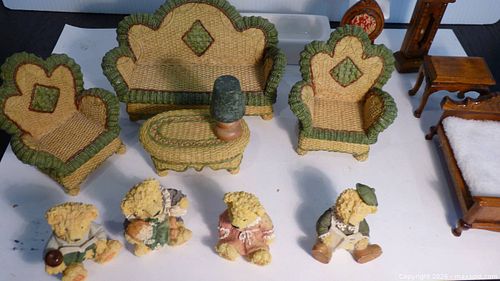 Doll House Furniture  (1 of 9)