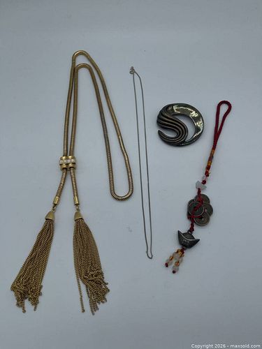 Vintage fashion jewelries  (1 of 5)