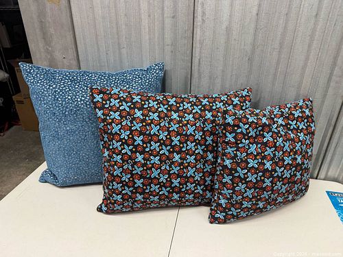 Set of 3 Floral & Solid 16 x 16 in Decorative Throw Pillows (1 of 5)