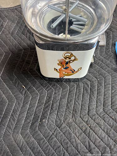 Snap  on tool gumball machine (1 of 4)