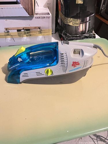 Dirt Devil Spot Scrubber Portable Carpet Spot Cleaner (1 of 3)