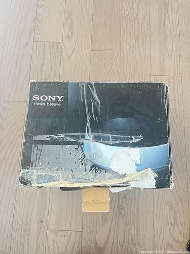 Sony Personal 3D Viewer HMZ-T2 with Processor Unit (1 of 7)