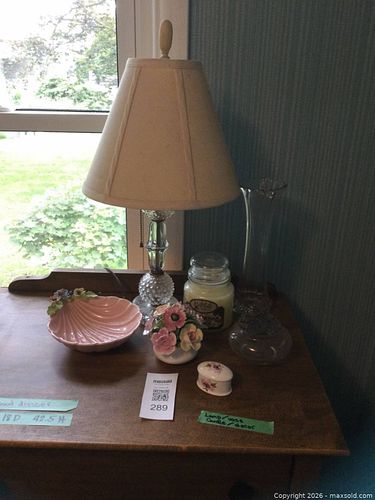 Assorted Vintage Porcelain, Glass Lamp & Collectibles (1 of 12)