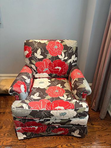 Arm chair (1 of 3)