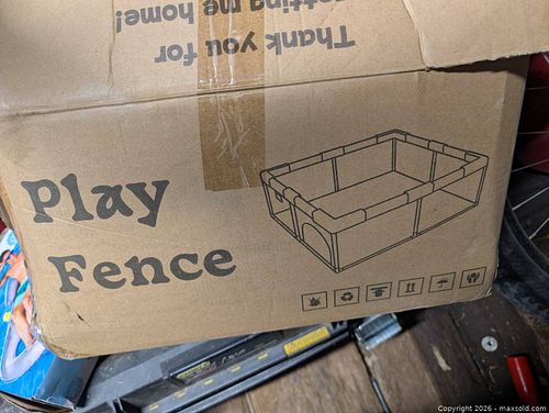 Small play fence/pen (1 of 3)