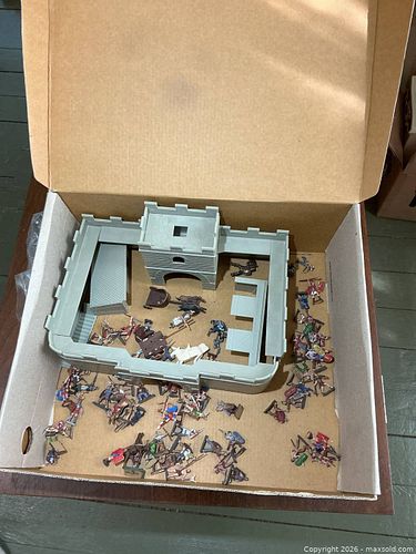 Lot #485 (1 of 13)