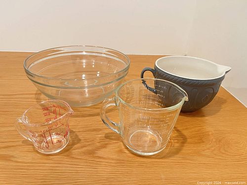 Measuring Cups and Bowls (1 of 13)
