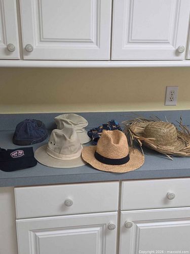 Lot of 4-6 Assorted Sun Hats, Bucket Hat & Baseball Cap (1 of 6)