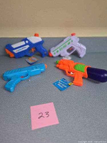 Lot of 4 Unbranded Water Toys - Assorted Colors (1 of 3)