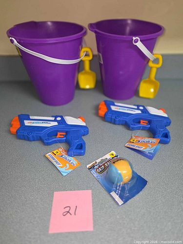 Super Soaker/Nerf Assorted Water Blasters & Beach Toy Lot (1 of 3)