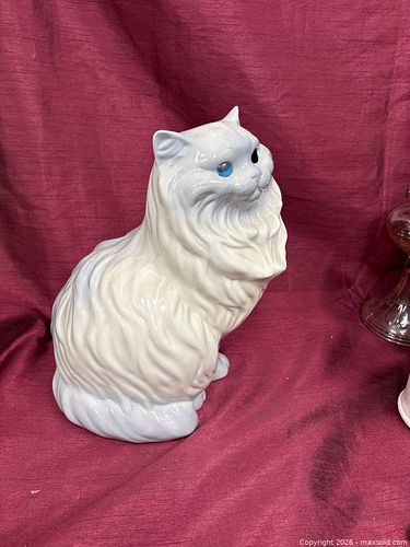 Large Vintage Persian cat (1 of 3)