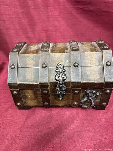 Vintage Wooden Jewelry Box with Removable Tray (1 of 3)