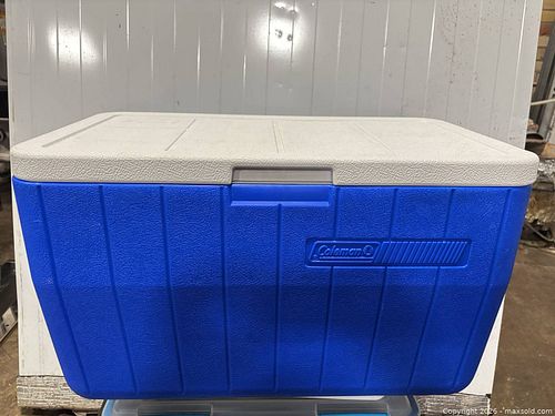 Coleman Large Hard-Sided Cooler / Ice Chest, Blue & White (1 of 3)
