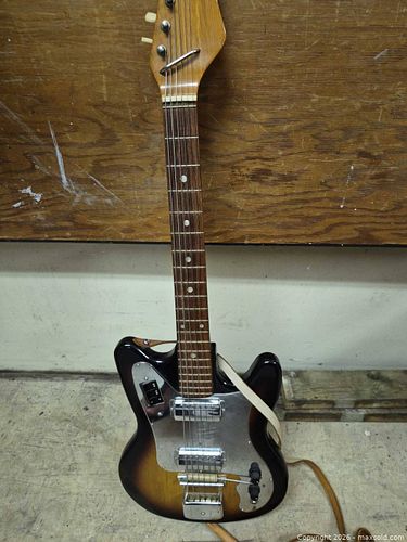 Guitar and Amp B  (1 of 7)