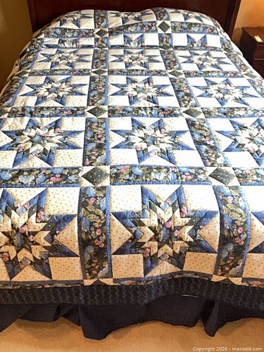 Queen Bedding. A (1 of 5)