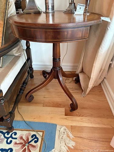 Mahogany Round Pedestal Side/End Table with Leather Inlay Top C (1 of 7)