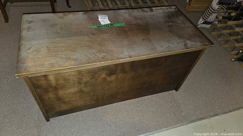 Wooden Blanket Chest with Hinged Lid, Clothing C (1 of 8)